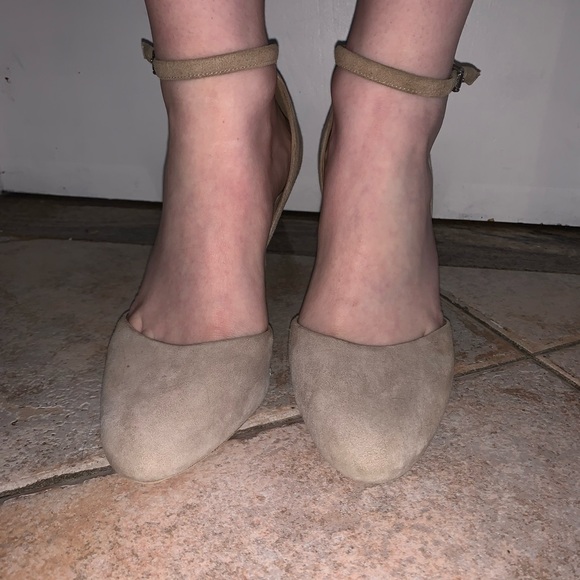 Michael Michael Kors woman’s heels size 8 - Picture 3 of 13